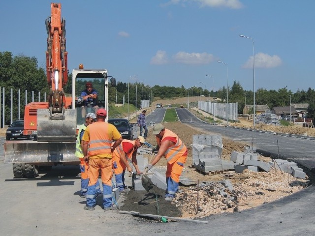 Prace prowadzone są na całym odcinku blisko 4-km wschodniej drogi obwodowej Przemyśla.