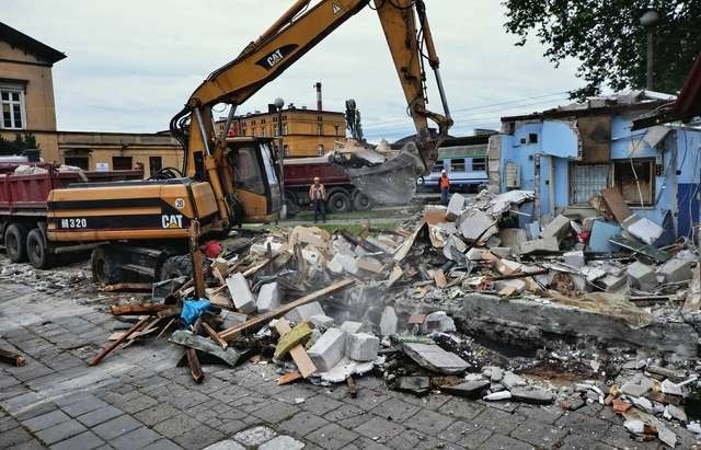 Burzenie pawilonów obok dworca PKPBurzenie pawilonów obok dworca PKP