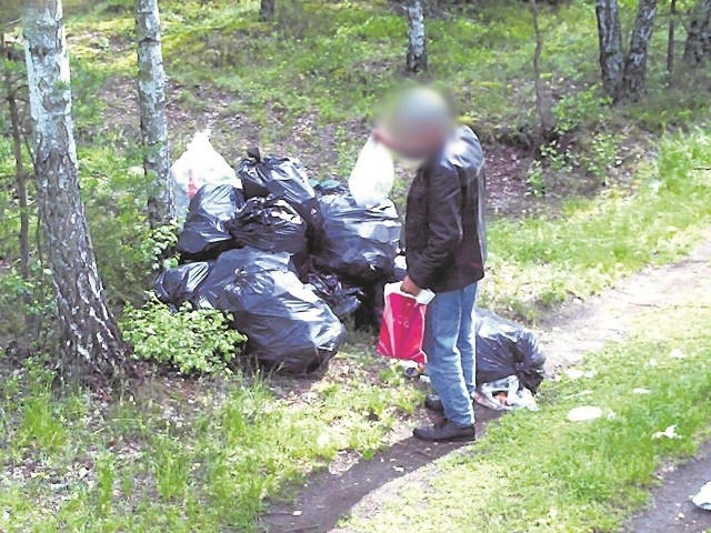 Dzięki fotopułapkom, leśnikom z naszego regionu udało się dotrzeć do wielu osób, które podrzucały śmieci do lasu. Zwykle, gdy zobaczyły się na zdjęciach, przestawały zaprzeczać.