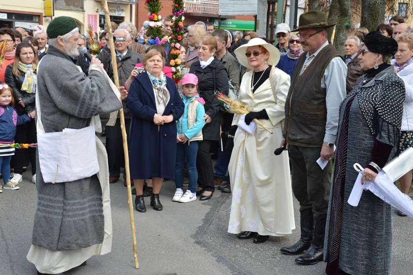 Niedziela Palmowa w Rudniku nad Sanem. Przez osła nie było wjazdu do Jerozolimy