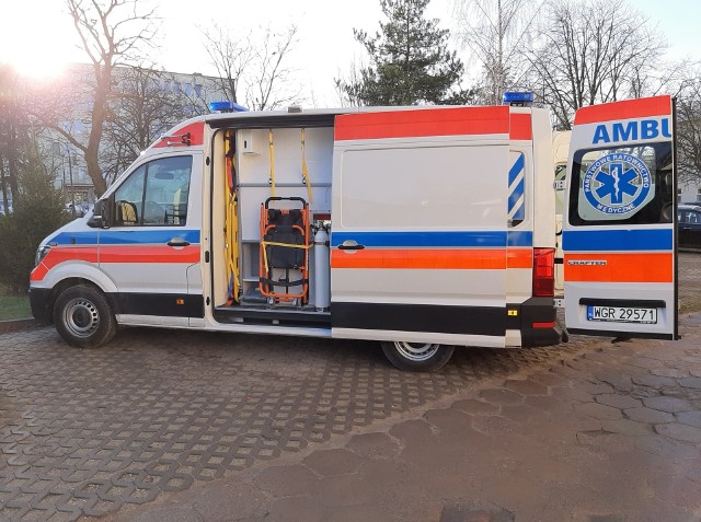 Nowoczesny medyczny ambulans trafił już do załogi ratowniczej, stacjonującej przy ulicy Wysockiego 12 w Warce.