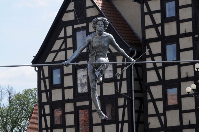 Bydgoszcz z roku na rok coraz bardziej rozkwita, zabudowa miasta wciąż ewoluuje, pewne symbole pozostają jednak niezmienne. Nie brakuje tu zwolenników tradycyjnych miejsc, ale wiele osób docenia też nową zabudowę.  Zapytaliśmy przechodniów, jaki symbol lub miejsce według nich jest najbardziej charakterystyczne dla naszego miasta.