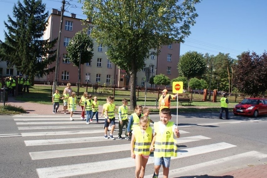 Uczniowie kozienickiej podstawówki poznali bezpieczną drogę do szkoły