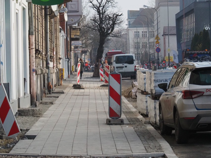 Remont ulicy Rewolucji 1905 roku w Łodzi wkracza w kolejny etap. W najbliższych dniach drogowcy zamkną odcinek od Sterlinga do Placu Pokoju
