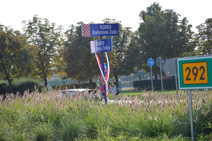 Rondo na os. Piastów zyskało nazwę Batalionu Zośka [FOTO]