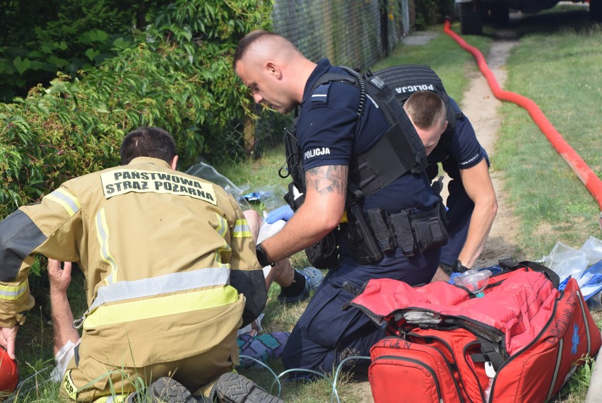 Groźny pożar podczas wymiany butli z gazem. Poparzony mężczyzna ewakuowany helikopterem do Siemianowic Śląskich