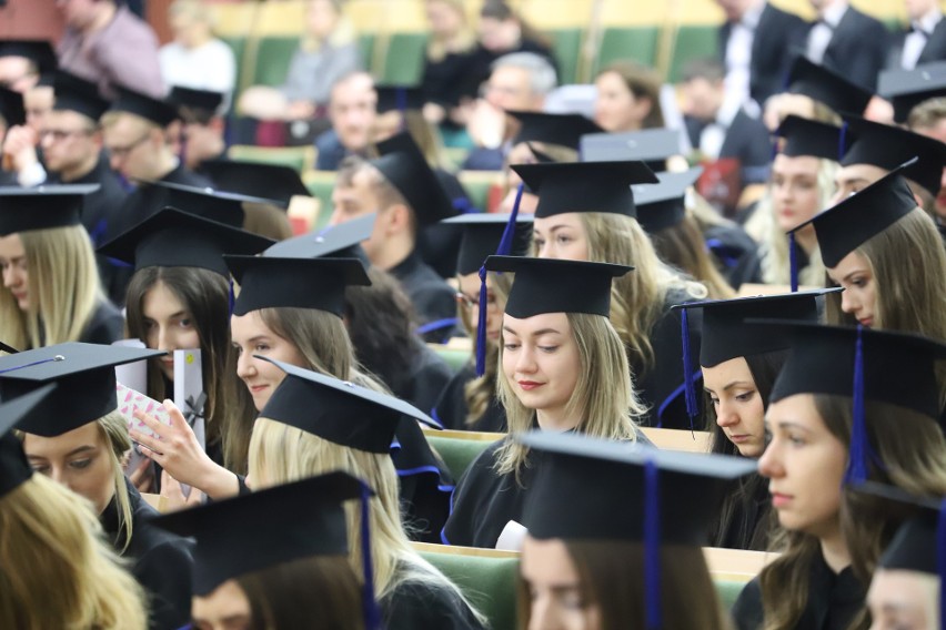 Dyplomatoria 2019. 300 absolwentów Politechniki Białostockiej odebrało dyplomy z rąk rektora (zdjęcia)