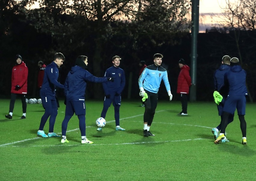 Pierwszy styczniowy trening Pogoni na boisku.