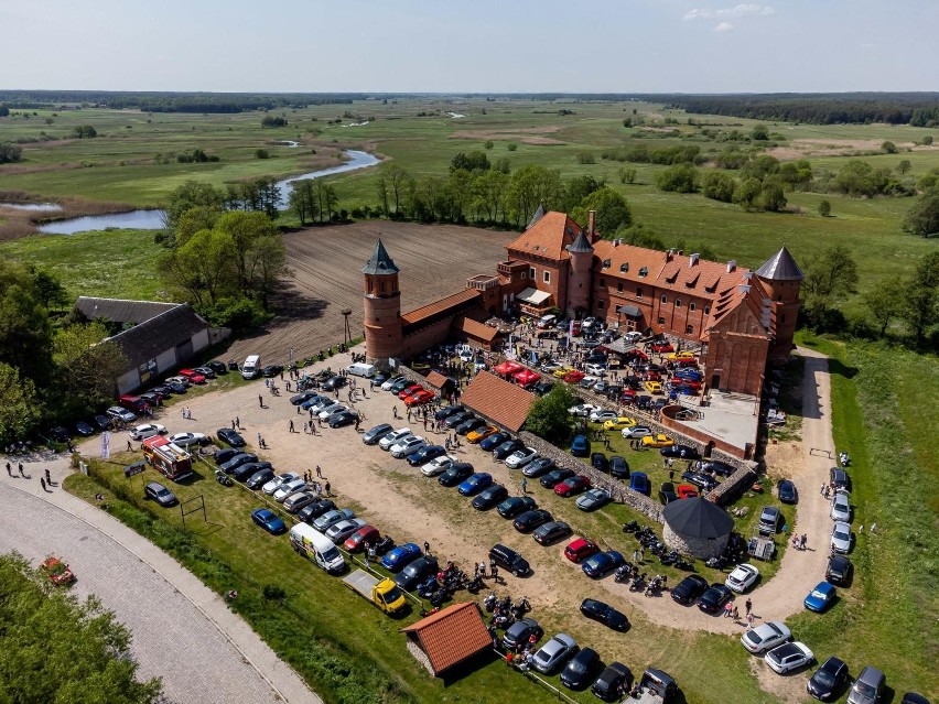 Fani motoryzacji i koneserzy kawy spotkali się w Tykocinie