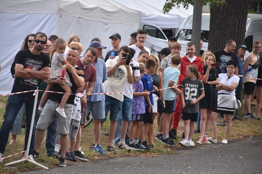 Potężne silniki, przyprawiające o zawrót głowy wyposażenie i...