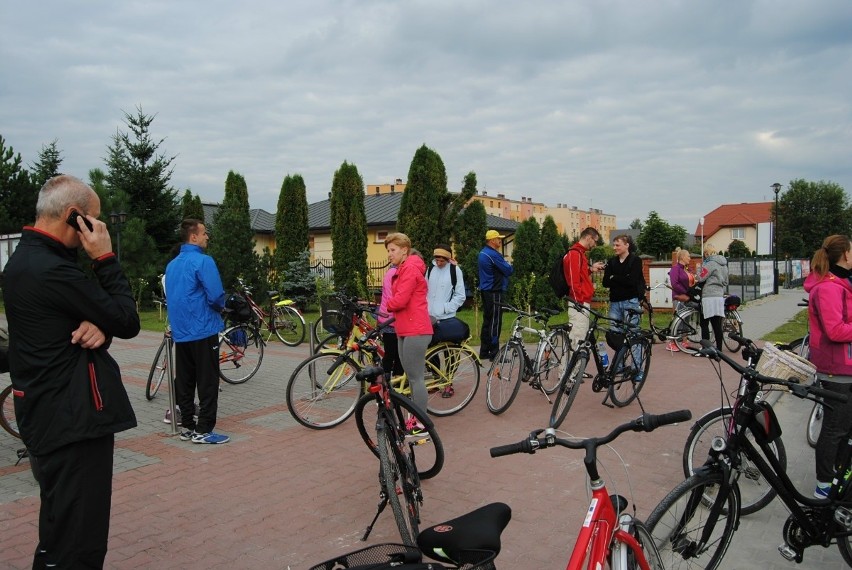 Mieszkańcy powiatu włoszczowskiego ze starostą i burmistrzem pielgrzymowali na rowerach 