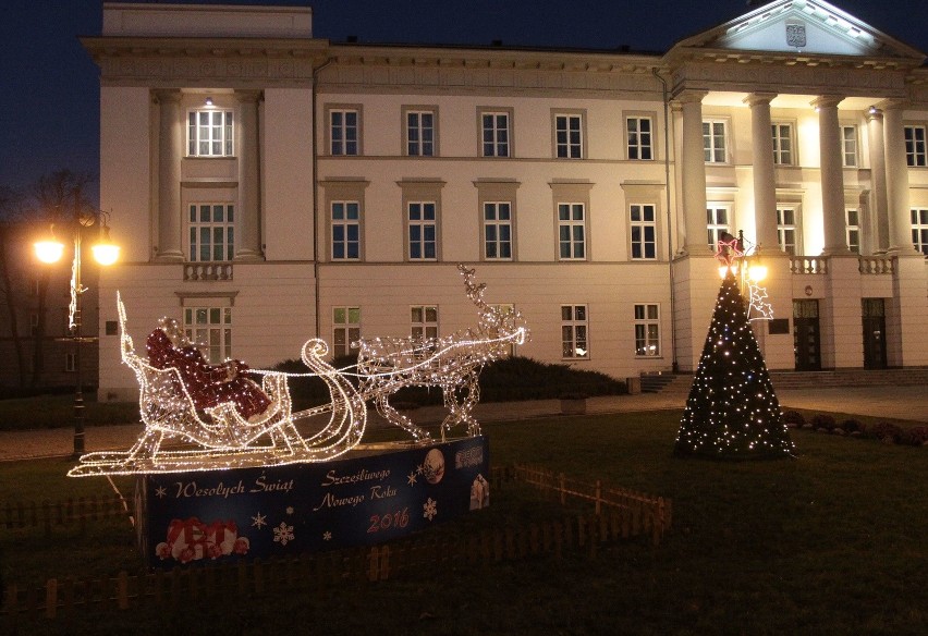 Świąteczne iluminacje w centrum Radomia już działają. Uruchomił je wiceprezydent Radomia