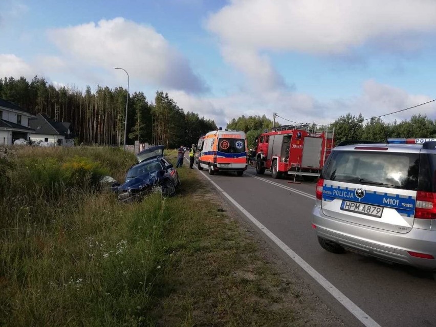 Klepacze. Zderzenie dwóch samochodów osobowych na drodze do Niewodnicy Kościelnej. Są osoby ranne [ZDJĘCIA]