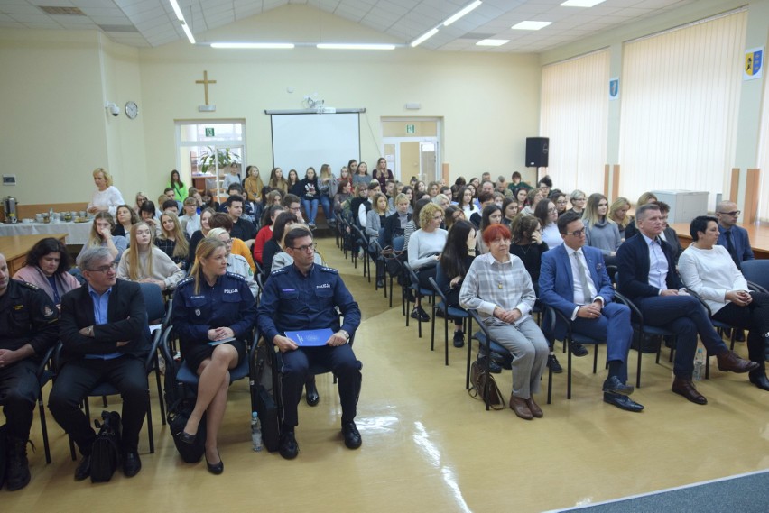 Starachowice. Radzili jak uniknąć uzależnień. Konferencja profilaktyczna w starostwie