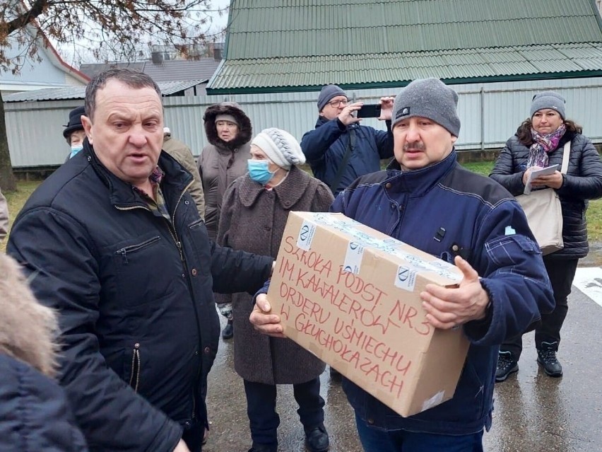 Ponad 100 paczek zostawiliśmy polskim seniorom z...