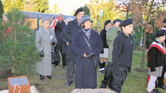 W sadzeniu sosny i odsłonięciu tablicy uczestniczyli też Sybiracy