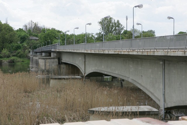 Most graniczny na Odrze w Kostrzynie jest w złym stanie technicznym. 25 września zostanie zamknięty, wtedy fachowcy przeprowadzą na nim konieczne pomiary.