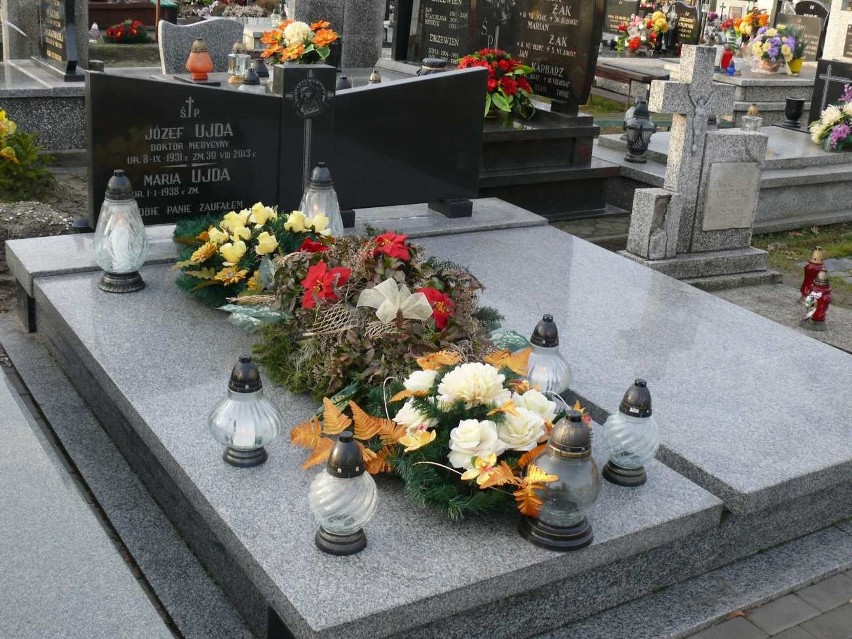 Grób dra Józefa Ujdy na rozwadowskim cmentarzu.
