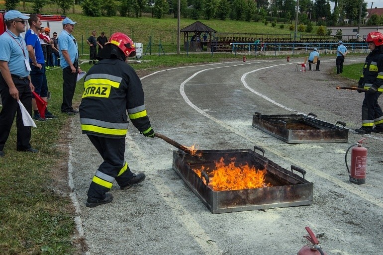 Strażacy z całej Małopolski wzięli udział w zawodach pożarniczych w Nowym Wiśniczu [ZDJĘCIA]