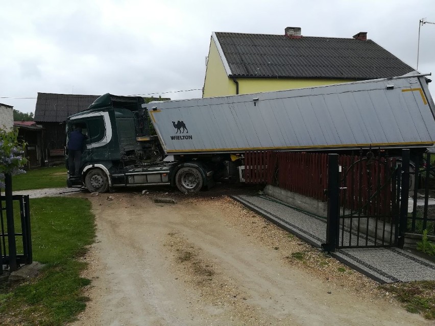 Wypadek w gminie Łopuszno: zderzyły się dwie ciężarówki