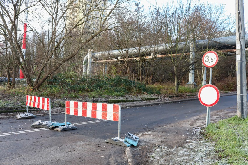 Ulica Włościańska na Pomorzanach nieprzejezdna przez tydzień. Powodem awaryjna wymiana rurociągu. Do kiedy potrwają utrudnienia?