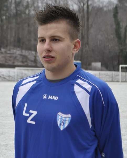 pomocnik, ur.4.02. 1992 w Tychach, wzrost: 174 cm, waga: 69 kg. Poprzednie kluby: Tirol Innsburck, Austria Wiedeń, FC Pasching (wszystkie Austria), Kosa Konstancin, Ruch Chorzów, SV Hall, Wacker Innsbruck (oba Austria), STK Samorin (Słowacja).Syn słynnego Radosława, równie jak ojciec filigranowy. Tata jednak grał w ataku, a syn stara się napastnikom piłkę dogrywać. No i Gilewicz senior występował w reprezentacji Polski i niemieckiej Bundeslidze, a w tej austriackiej był prawdziwą gwiazdą. Syn dopiero pracuje na swoje nazwisko. Szybki, ruchliwy, z pewnością zwiększy rywalizację wśród młodzieżowców. Może występować jako ofensywny pomocnik, ale także jako skrzydłowy.