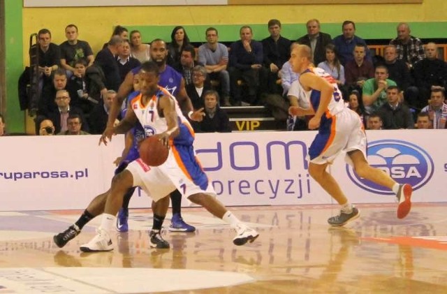 Koszykarze Rosy w meczu z Anwilem. Z piłką Dorsey