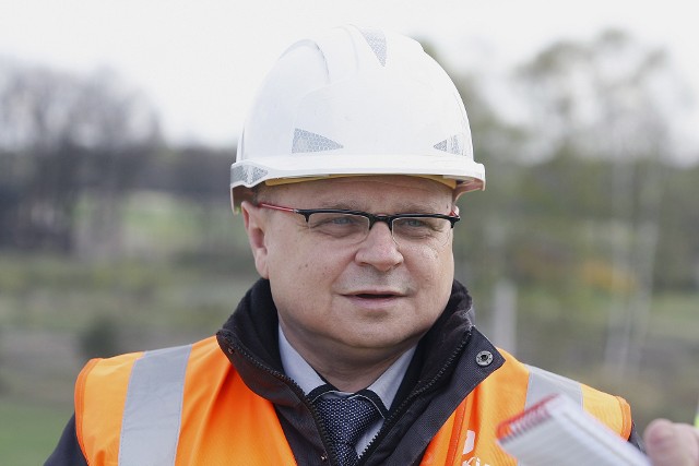 Dyrektor łódzkiego oddziału GDDKiA Maciej Tomaszewski podpisze umowę z policją, aby antyterroryści mogli ćwiczyć w budynkach wysiedlonych pod budowę drogi ekspresowej S14.