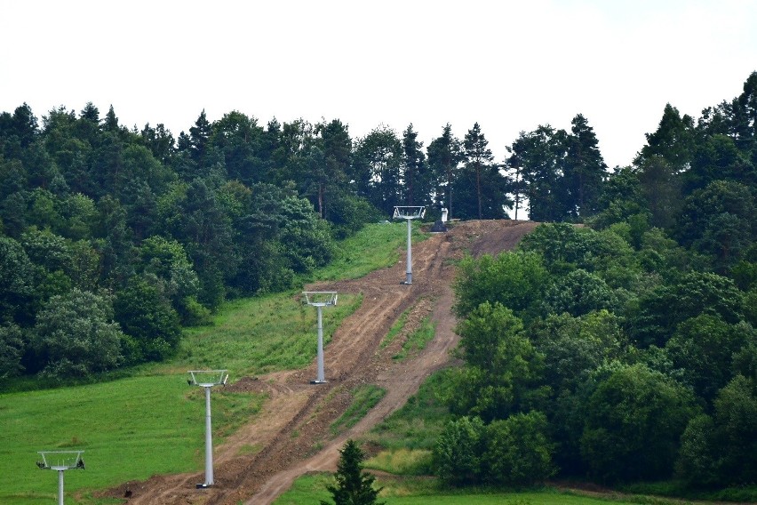 W Wańkowej w Bieszczadach budują nowy wyciąg narciarski. Powstanie tu całoroczne Centrum Turystyki Aktywnej i Sportu "Bieszczad-ski" [FOTO]