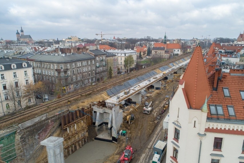 Megainwestycja w centrum Krakowa rośnie jak na drożdżach [ZDJĘCIA]
