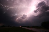 Alert RCB: Intensywne opady deszczu z burzami, silny wiatr w Małopolsce. Jeśli możesz, nie wychodź z domu (21.06.2020)
