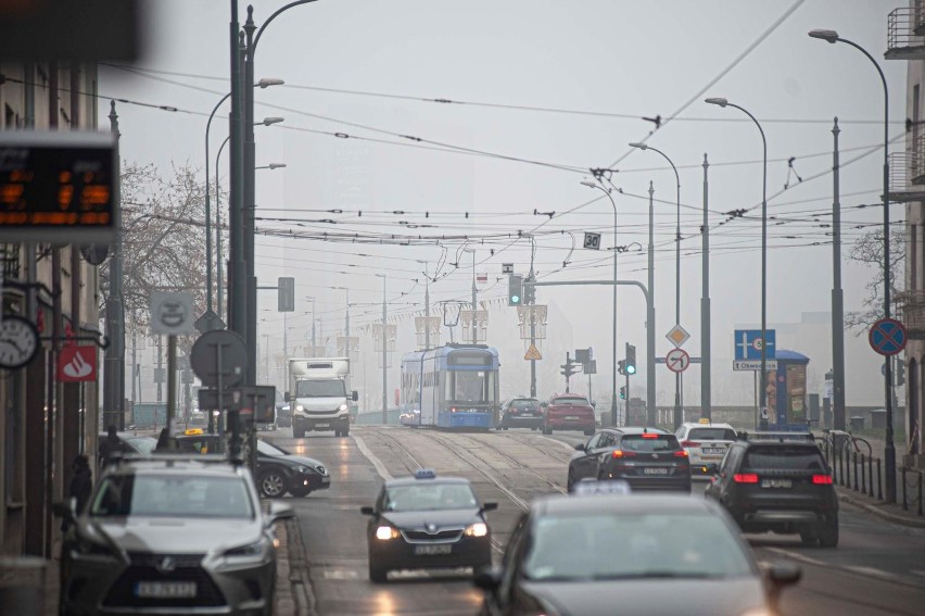 Są takie dni, kiedy smog nadal dusi mieszkańców Krakowa