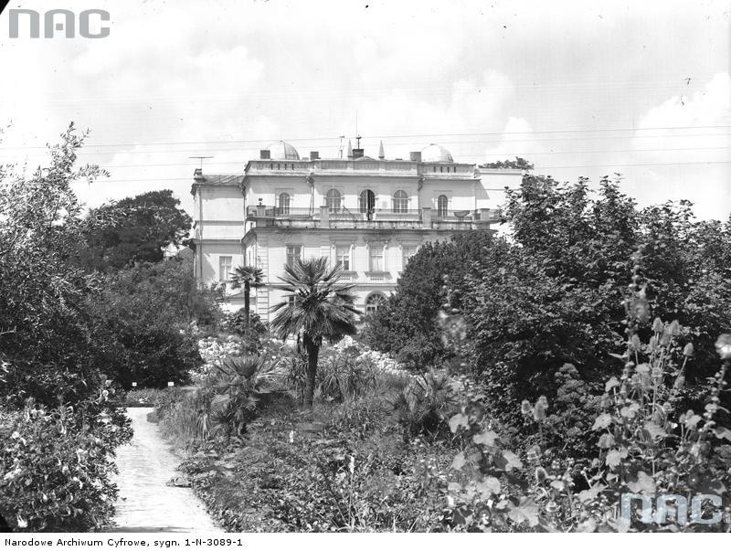 Widok zewnętrzny obserwatorium od strony Ogrodu Botanicznego...