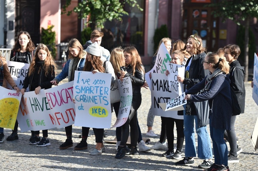 Młodzieżowy Strajk Klimatyczny w Lesznie. Protest Tysięcy...