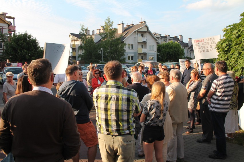 Protestujący mają żal, co zresztą zaznaczyli w skierowanych...