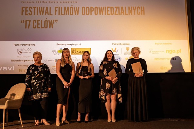 Filmik „Co dla mnie znaczy UE?”, który przygotowały 4 licealistki: Kinga Cholewska, Aleksandra Kondrat, Olga Kozakiewicz i Magdalena Andrukiewicz, pod opieką Wojciecha Panowa, zajął II miejsce!