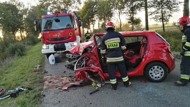 Śmiertelny wypadek na trasie Raczki - Olecko. Zginął właściciel szkoły nauki jazdy w Suwałkach. Policja podejrzewa samobójstwo