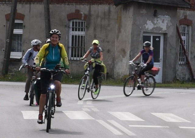 W ramach letniej akcji turystycznej spacerek z przewodnikiem, odbyła się wycieczka rowerowa, podczas której cykliści odwiedzili m. in. dworek gen. Sikorskiego w Parchaniu