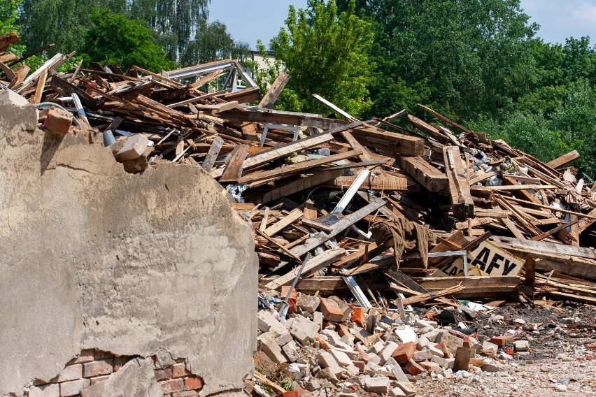 - Obecnie jesteśmy w trakcie wyburzania starych budynków, co...