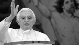 Świat sportu żegna Benedykta XVI. Był zagorzałym fanem Bayernu Monachium. Byłego papieża pożegnały piłkarskie kluby