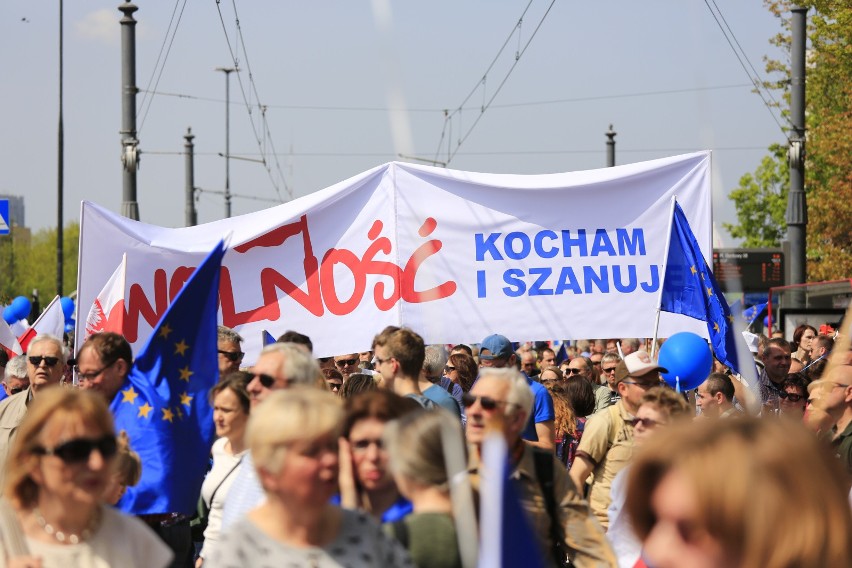 "Marsz wolności" przeszedł w sobotę ulicami Warszawy [ZDJĘCIA]