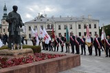 41. rocznica powstania "Solidarności" w Kielcach. Złożono kwiaty przed figurą księdza Jerzego Popiełuszki [ZDJĘCIA]