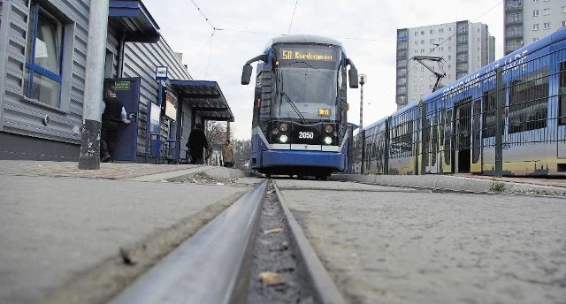 W Krakowie tramwaje mogą rozpędzić się tylko do 50 km/godz. W Poznaniu jadą o 10 km/godz. szybciej