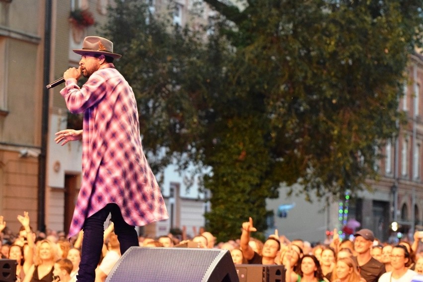 Dni Bielska-Białej 2019: Shaggy wystąpił na placu Ratuszowym. Co za koncert! Było też selfie ze sceny ZDJĘCIA
