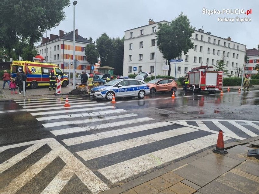 Wypadek w pobliżu dworca autobusowego w Piekarach Śląskich....