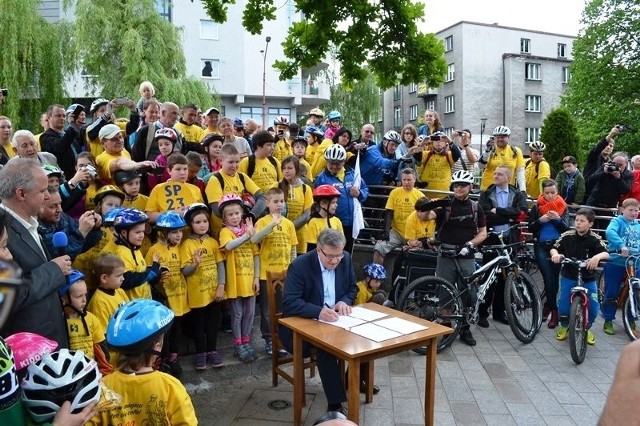 Prezydent Komorowski podpisał nowelizację - rowerzyści pojadą wzdłuż Wisły i Odry