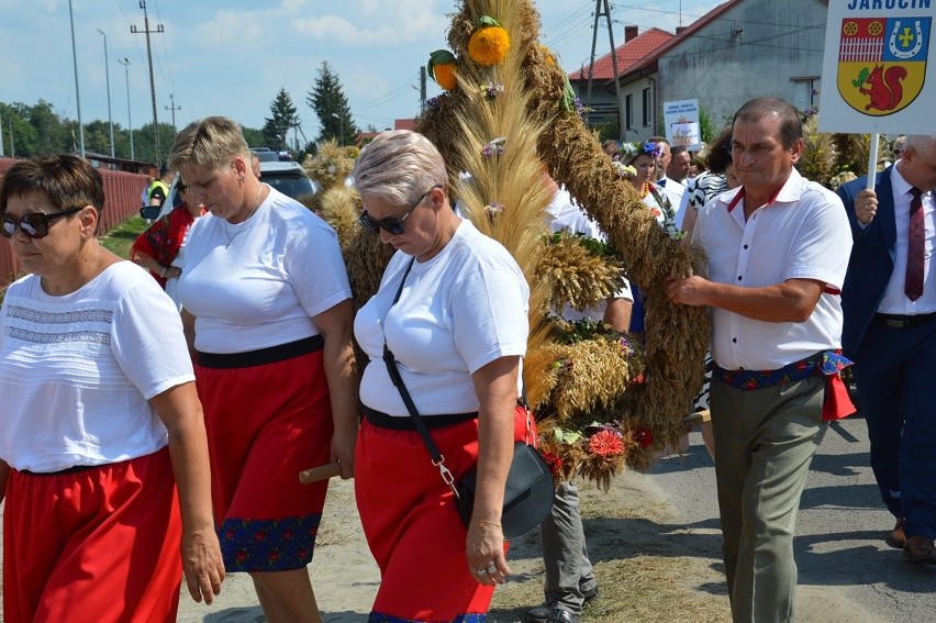 Wieniec dożynkowy Koła Gospodyń Wiejskich z Jeżowego wgrał konkurs na wieniec powiatu niżańskiego. Zobacz zdjęcia