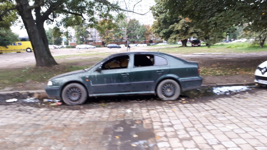 Ktoś podpalił samochody przy ul. Komandorskiej? (ZDJĘCIA)