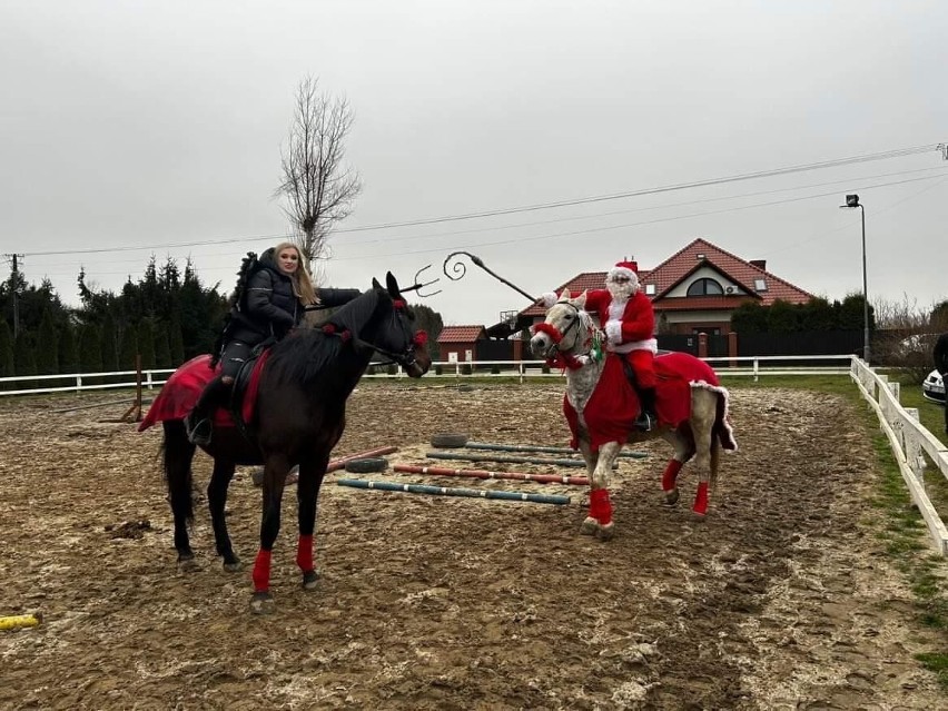 Mikołajkowa parada na koniach w Jastkowicach koło Stalowej Woli. Zobacz zdjęcia