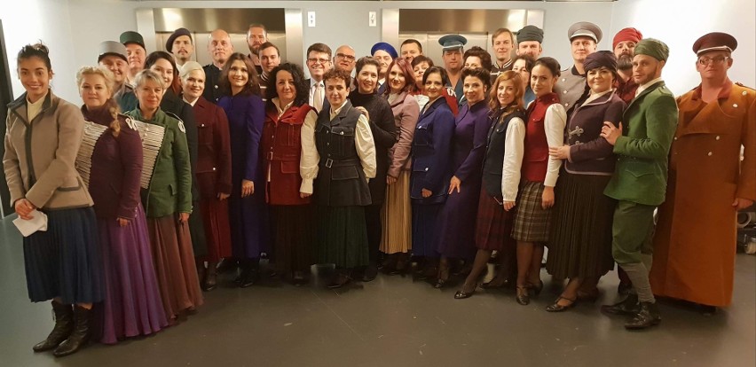 Członkowie chóru Opery Śląskiej, którzy 11 listopada...
